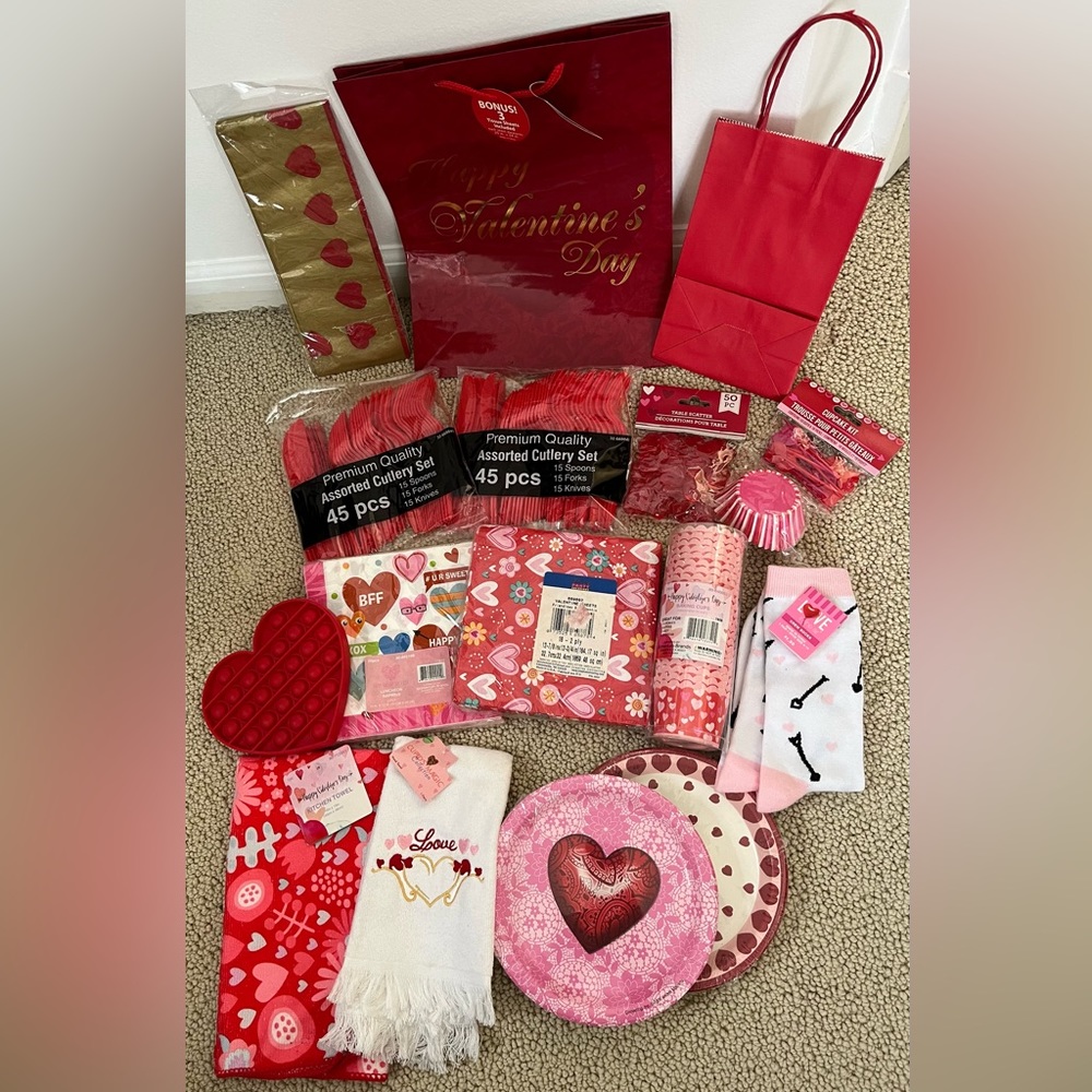 15 pieces NWT VALENTINES bundle! New